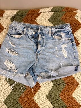 H&M & Denim Ultra High Waist Distressed Mom Shorts Light Wash size 12